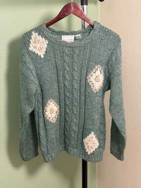 VTG Shenanigans Hand Knit Green Cable Knit Sweater Floral Embroidered Ramie M